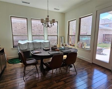 1042 Stephen Street - Photo Thumbnail 6
