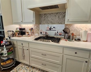 1042 Stephen Street - Photo Thumbnail 4