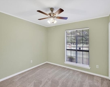 8009 Wood Lane - Photo Thumbnail 19