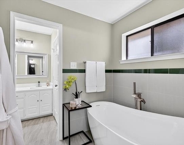8009 Wood Lane - Photo Thumbnail 16