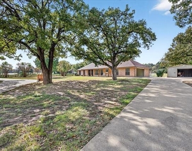 8009 Wood Lane - Photo Thumbnail 5
