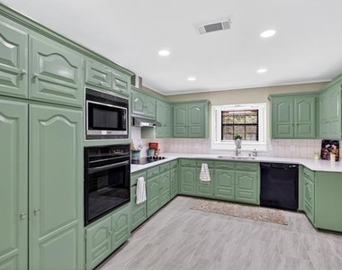 8009 Wood Lane - Photo Thumbnail 9