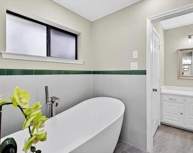 8009 Wood Lane - Photo Thumbnail 15
