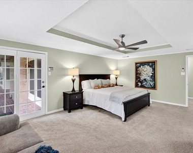 8009 Wood Lane - Photo Thumbnail 13