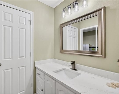 8009 Wood Lane - Photo Thumbnail 17