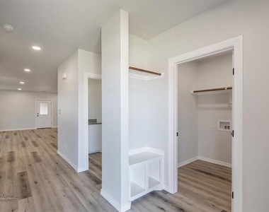 385 Kristie Path - Photo Thumbnail 4