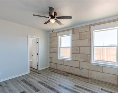 385 Kristie Path - Photo Thumbnail 18