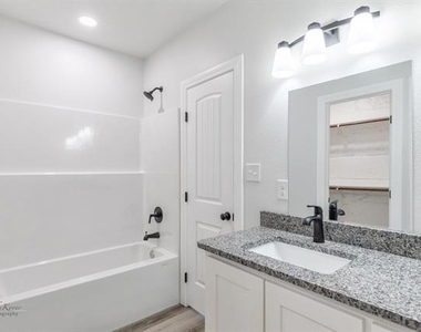 385 Kristie Path - Photo Thumbnail 16