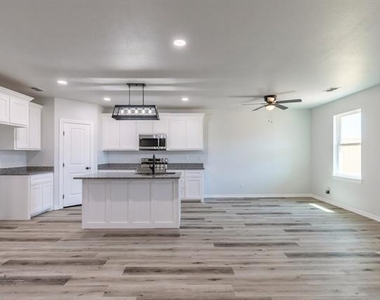 385 Kristie Path - Photo Thumbnail 7