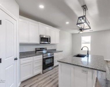 385 Kristie Path - Photo Thumbnail 9