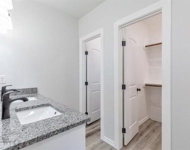 385 Kristie Path - Photo Thumbnail 15