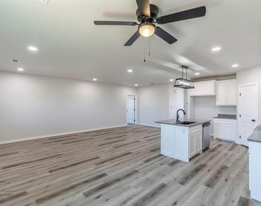 385 Kristie Path - Photo Thumbnail 6