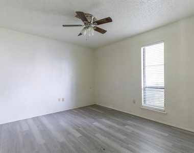 4925 Greenslope Drive - Photo Thumbnail 22
