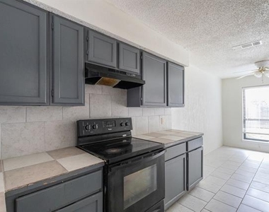 4925 Greenslope Drive - Photo Thumbnail 9