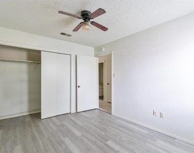 4925 Greenslope Drive - Photo Thumbnail 27