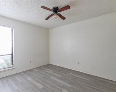 4925 Greenslope Drive - Photo Thumbnail 25