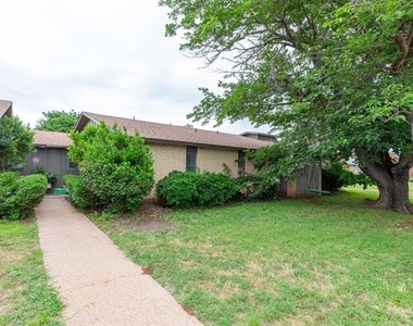 4925 Greenslope Drive - Photo Thumbnail 2