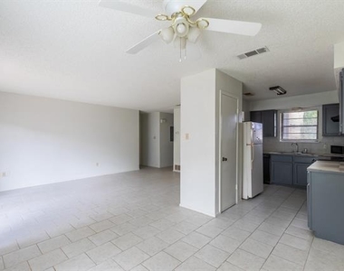4925 Greenslope Drive - Photo Thumbnail 10