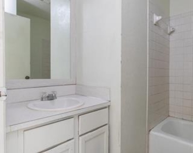 4925 Greenslope Drive - Photo Thumbnail 19
