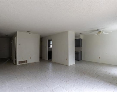 4925 Greenslope Drive - Photo Thumbnail 4