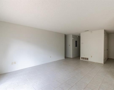 4925 Greenslope Drive - Photo Thumbnail 5