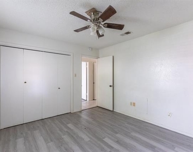 4925 Greenslope Drive - Photo Thumbnail 24