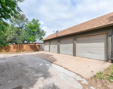 4925 Greenslope Drive - Photo Thumbnail 31