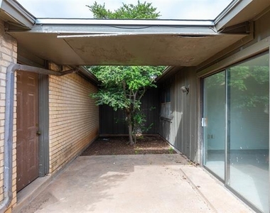 4925 Greenslope Drive - Photo Thumbnail 28