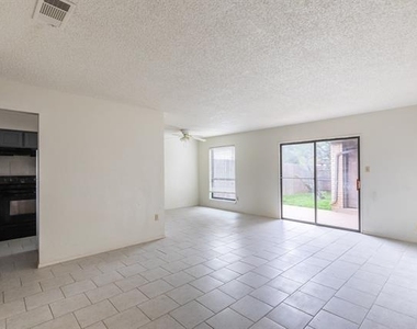 4925 Greenslope Drive - Photo Thumbnail 3