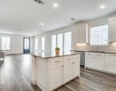 12912 Leopold Trail - Photo Thumbnail 11