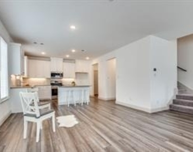 12912 Leopold Trail - Photo Thumbnail 10
