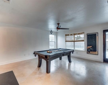 101 Hollow Tree Drive - Photo Thumbnail 6