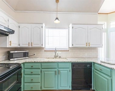 3873 Purdue Lane - Photo Thumbnail 8