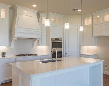 560 Thoroughbred Avenue - Photo Thumbnail 12