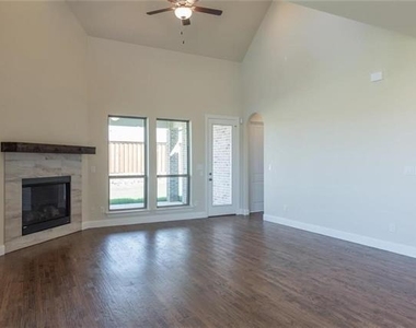 560 Thoroughbred Avenue - Photo Thumbnail 7