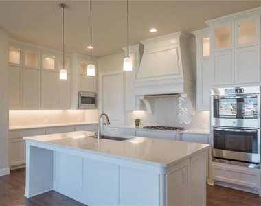 560 Thoroughbred Avenue - Photo Thumbnail 13