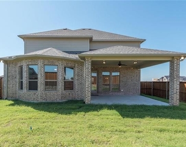 560 Thoroughbred Avenue - Photo Thumbnail 24