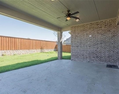 560 Thoroughbred Avenue - Photo Thumbnail 23