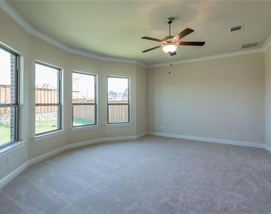 560 Thoroughbred Avenue - Photo Thumbnail 14