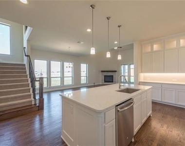 560 Thoroughbred Avenue - Photo Thumbnail 10