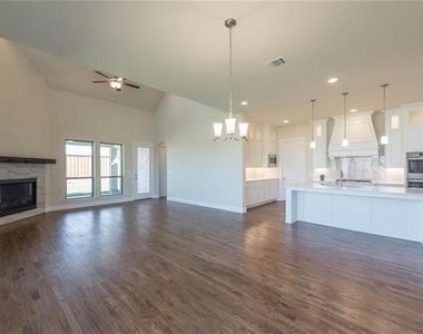 560 Thoroughbred Avenue - Photo Thumbnail 8