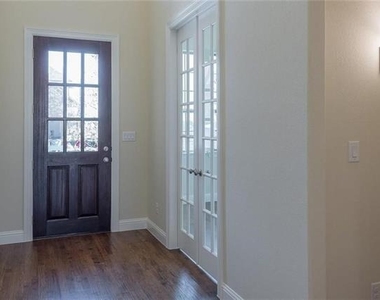 560 Thoroughbred Avenue - Photo Thumbnail 1