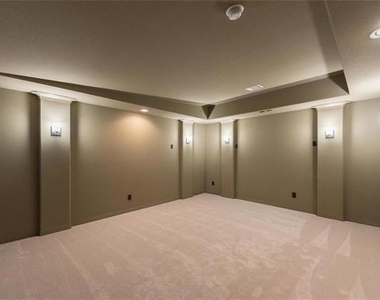 560 Thoroughbred Avenue - Photo Thumbnail 21