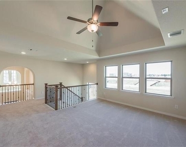 560 Thoroughbred Avenue - Photo Thumbnail 19