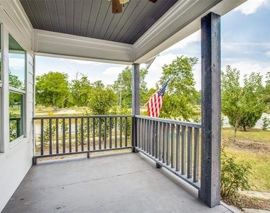 403 Parkview Avenue - Photo Thumbnail 2