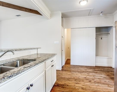 403 Parkview Avenue - Photo Thumbnail 5