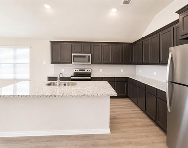 538 Concho Street - Photo Thumbnail 2