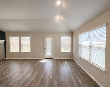 538 Concho Street - Photo Thumbnail 9