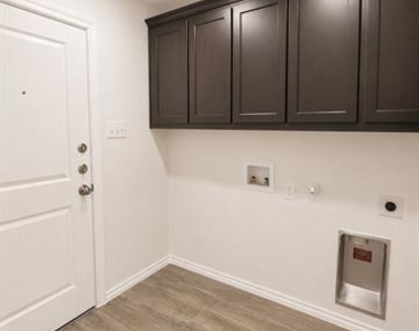 538 Concho Street - Photo Thumbnail 7