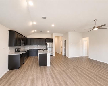 538 Concho Street - Photo Thumbnail 3